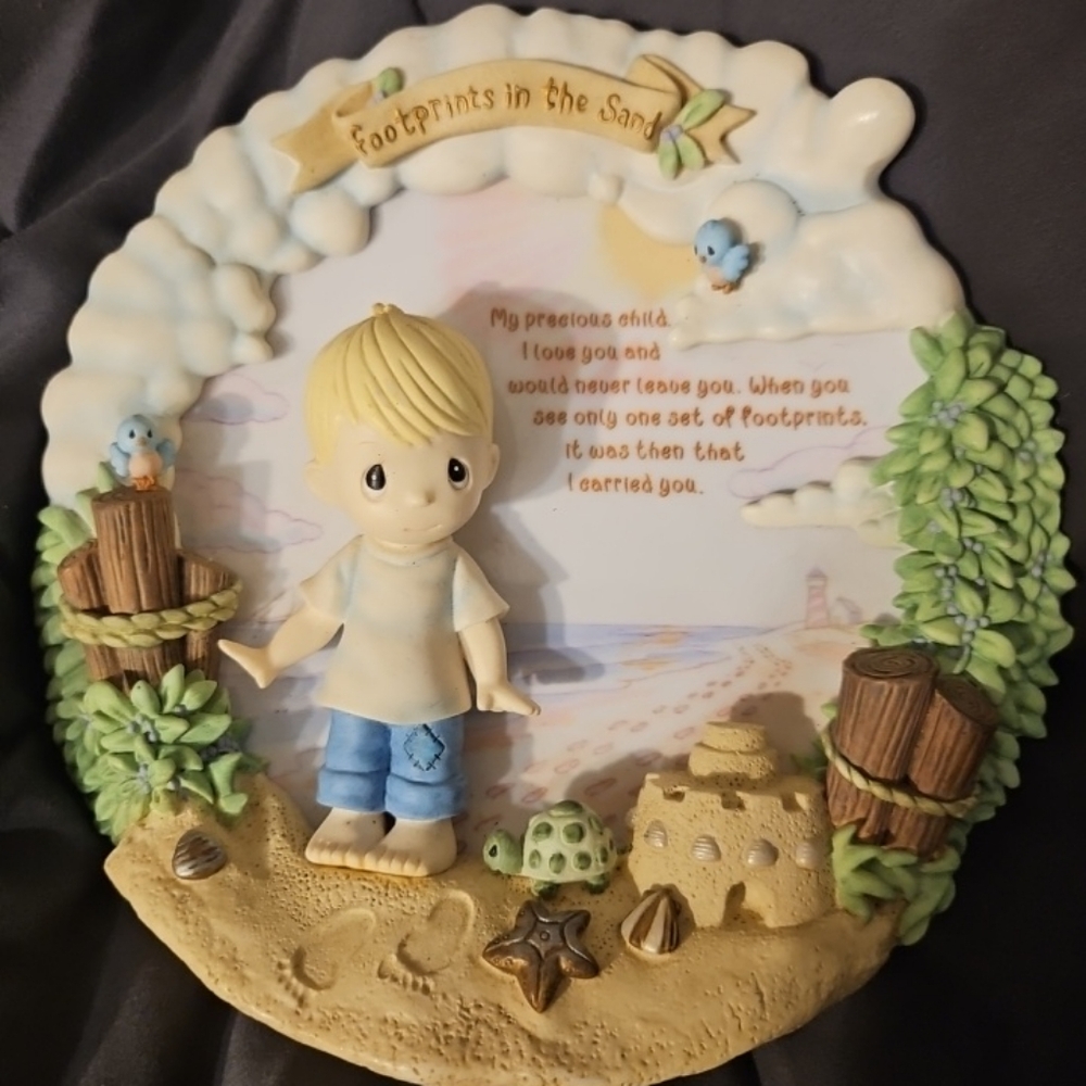 Precious moments 3-d collector plate, foot prints in the sand